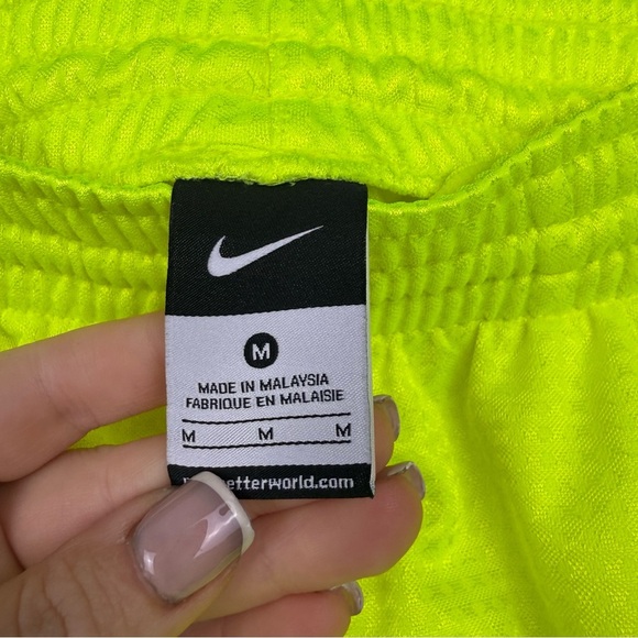 Nike | Men’s M Volt Yellow Dri-FIT Mesh Basketball Shorts - Picture 4 of 6